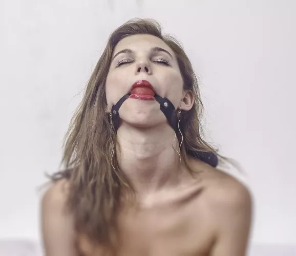 Beauty ballgagged by T1emeT1ghter