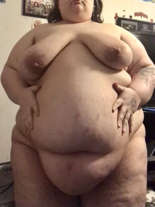 Describe my fat body in an emoji, you can only use one… by gothdadddy