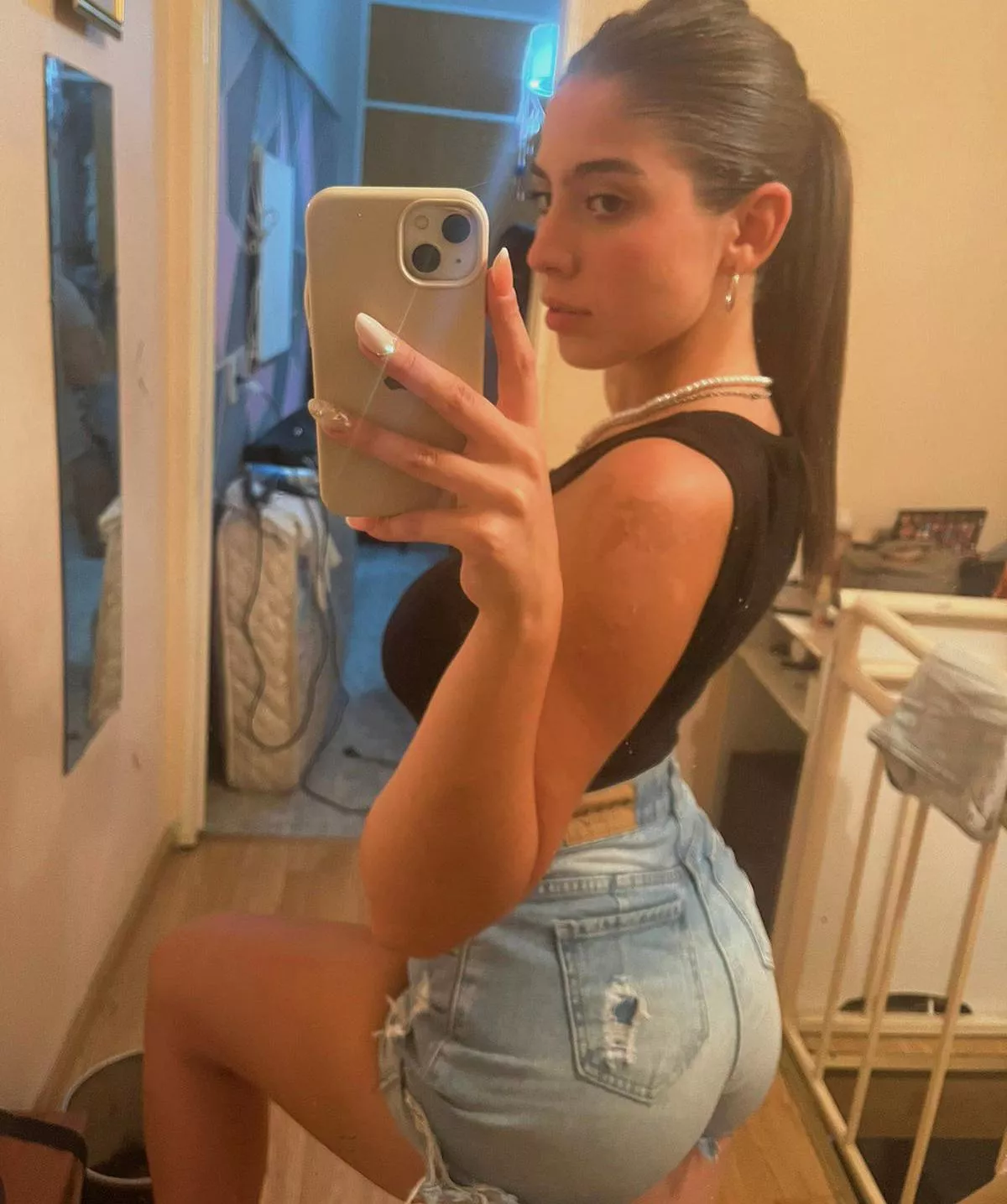 do i look like a girl u'd approach? posted by pird_berson22