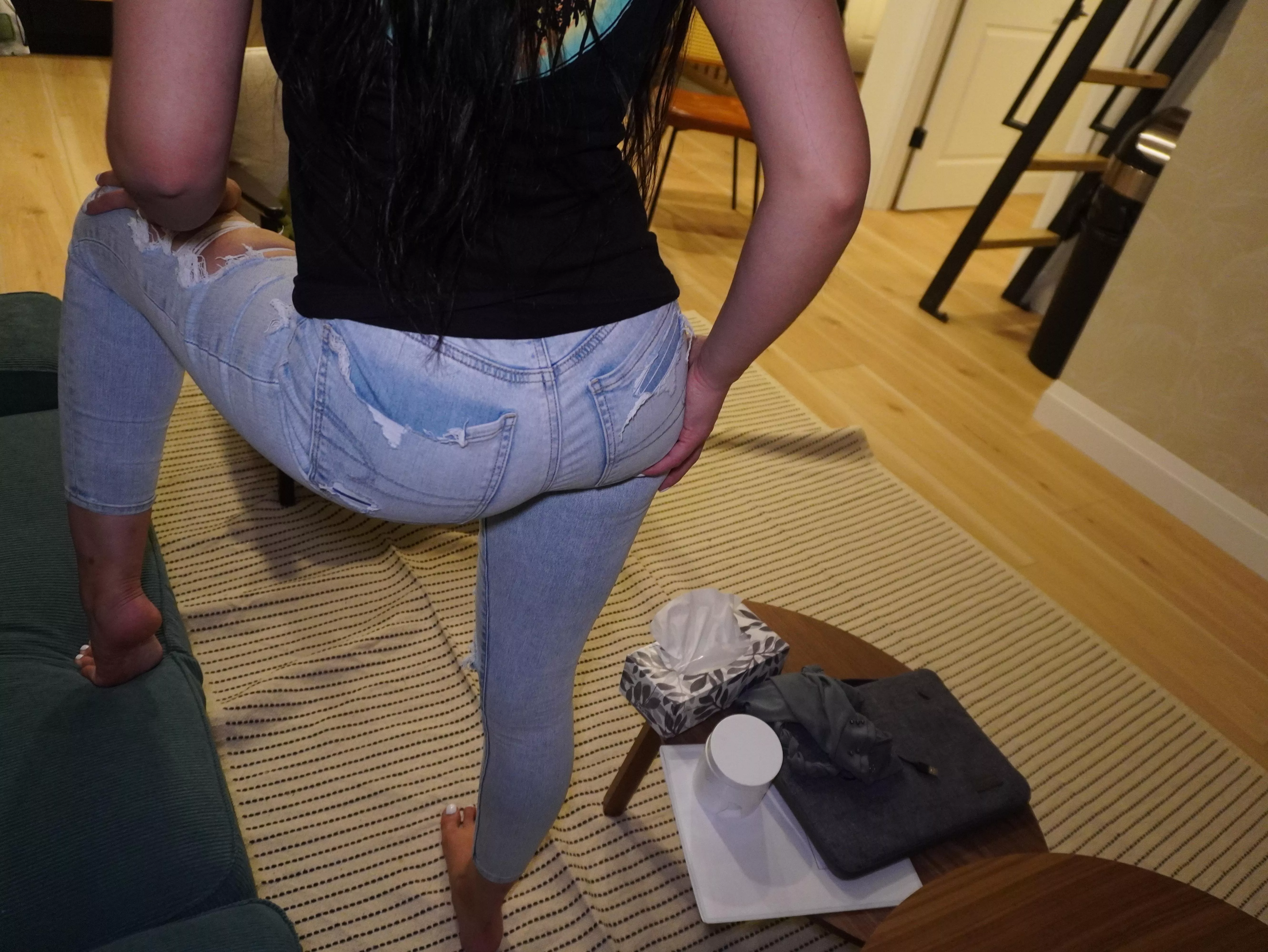 Do you like my jeans they're pretty new posted by aqwa_audra