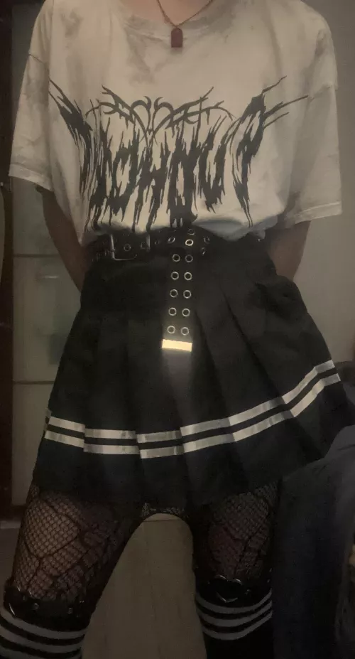 First outfit:p by DrDrevi