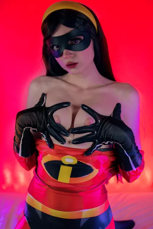 grown up Violet Parr [The Incredibles] (Ave Ria) by MereOasis