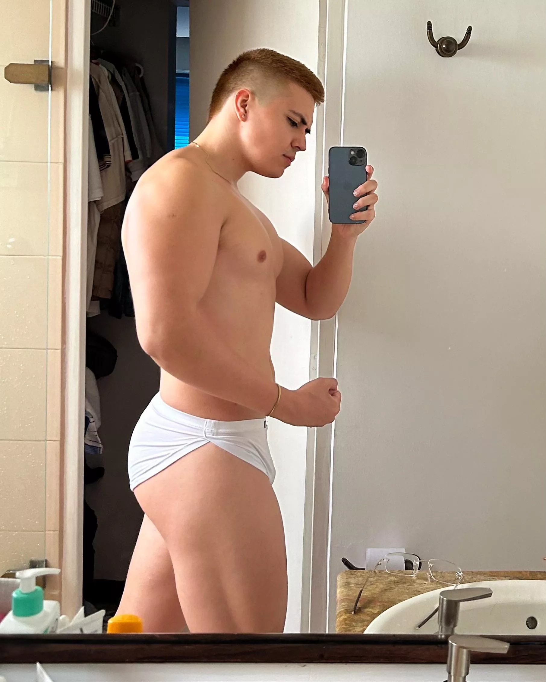 Hi! Just chilling  posted by Sebastian_Medellin99