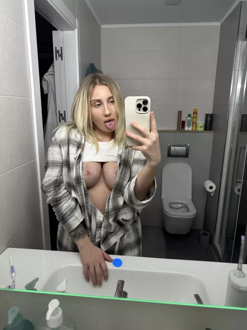 I love bathroom sex by YourMommySugar