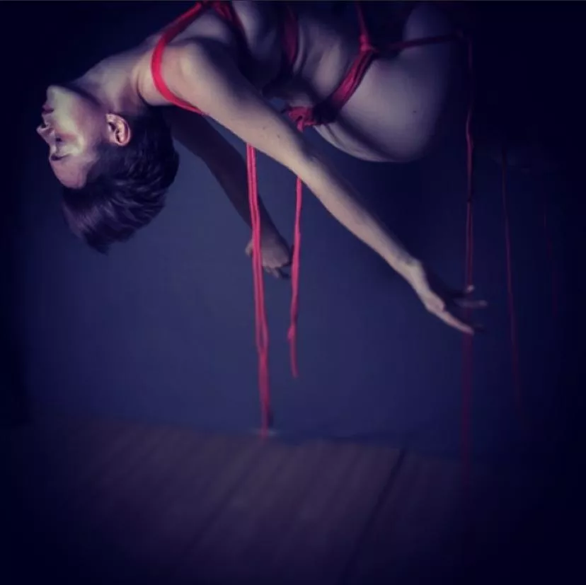 I love flying. :) posted by quill_la_petite