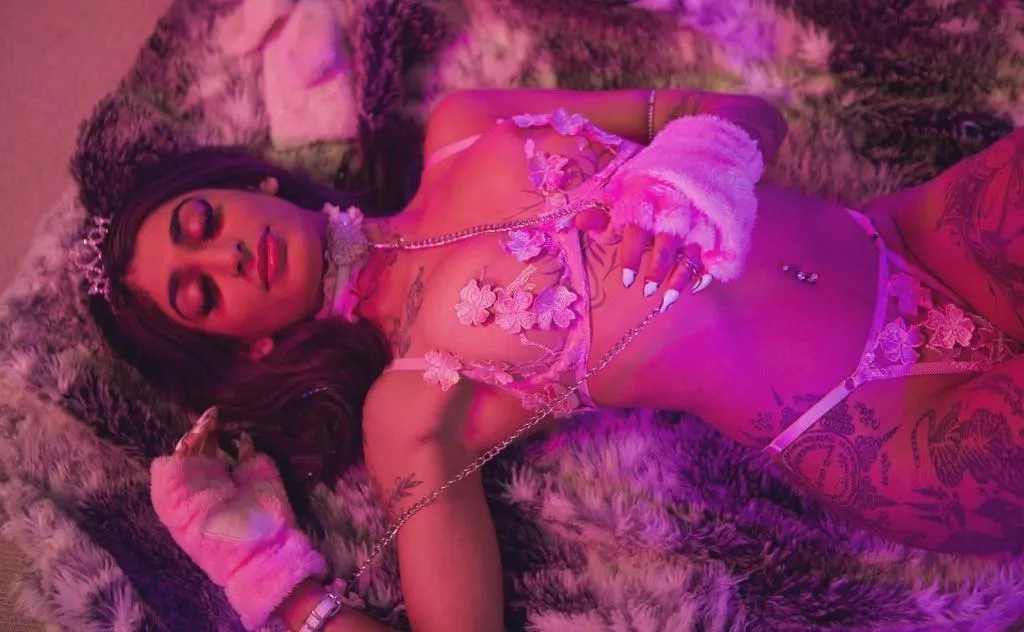 I need a quick and honest answer would you fuck me? posted by sobeautiful_x