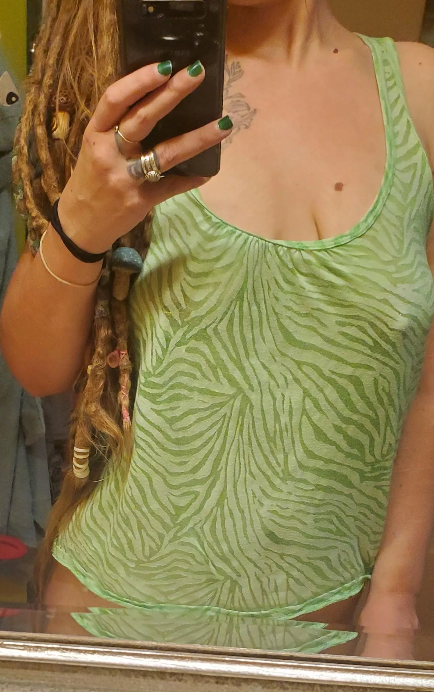 Long hair/no bra! I certainly don't care! 💚👽 posted by Status_Stand3678