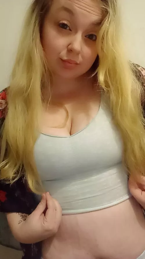 Mom bod ✨👸🦋 by Zosoo1996