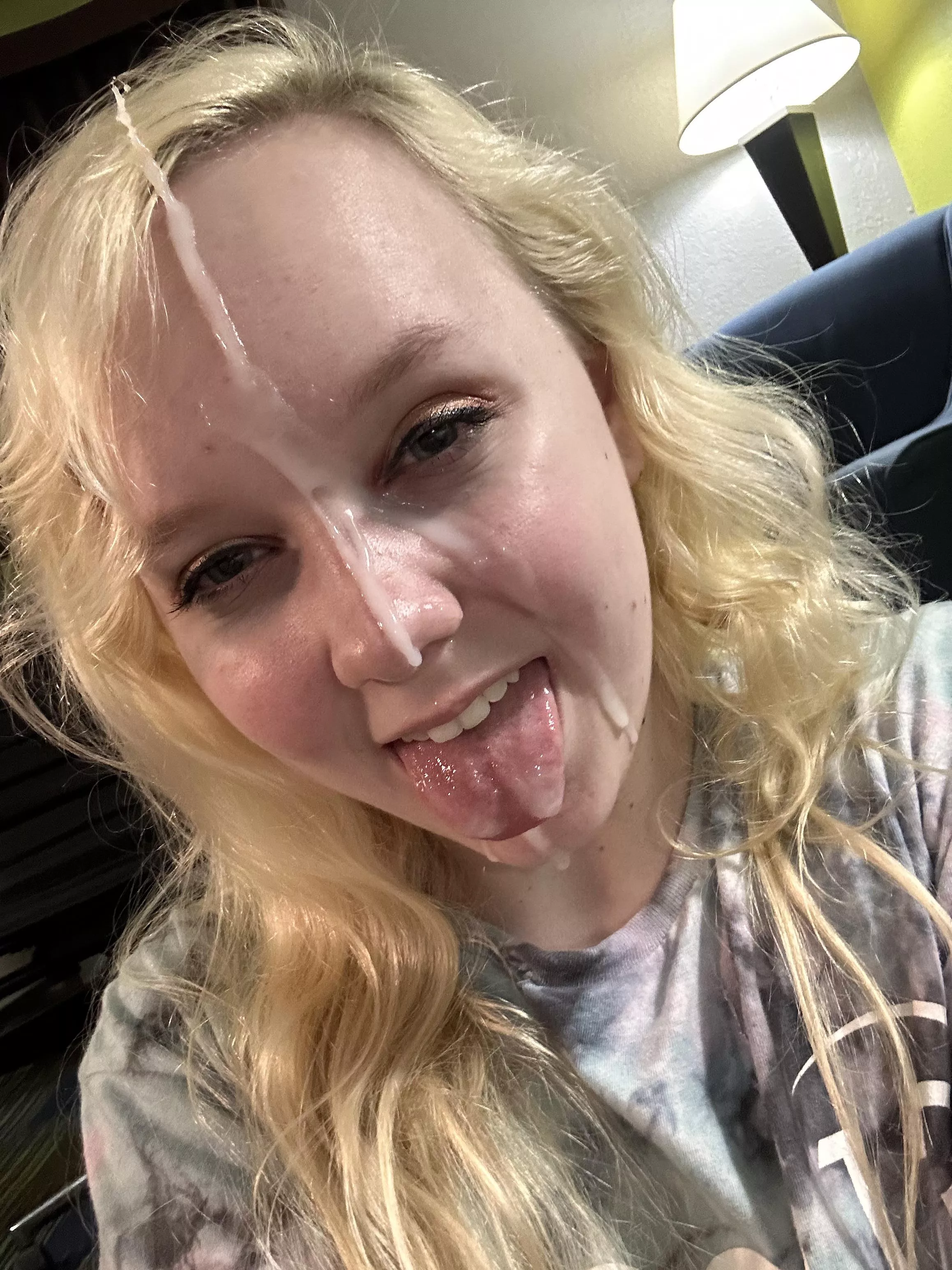 Never too tired to get on my knees 😚😋🤤 posted by shortandfeistyy