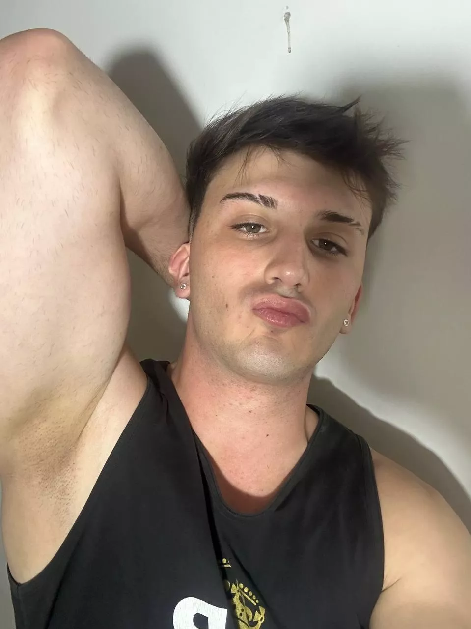 Pouty lips. hehe ;) posted by itscameron_