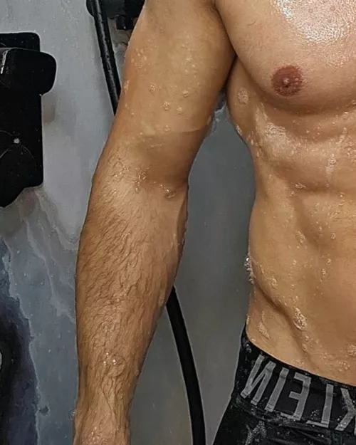 Shower 😌🚿🧼🫧 by John_fitness91