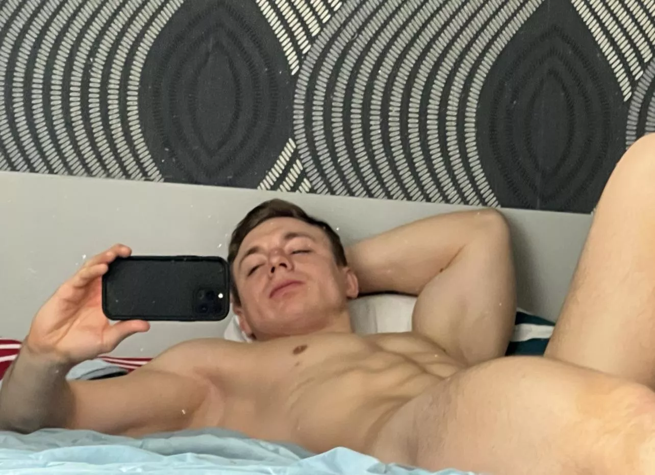 Showing again my smooth armpits 😅😏💪 posted by W_a_l_t_er