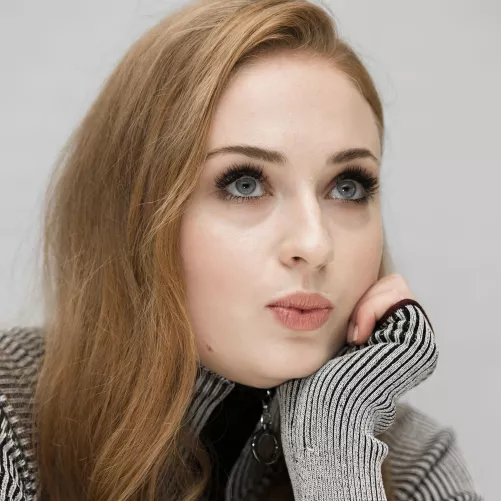 Sophie Turner by DrPopcorn_66