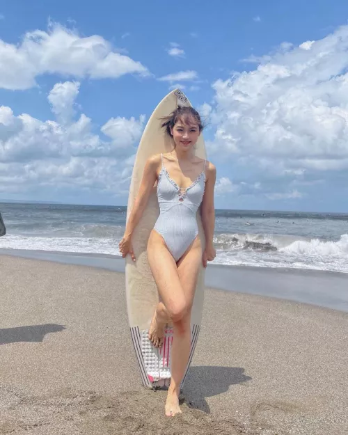 Surfs Up by whitetoweltw_