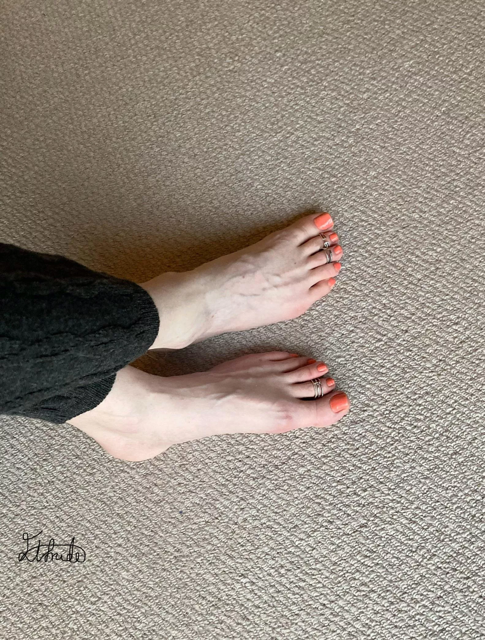 Toe rings and coral pedi posted by Elfrida77