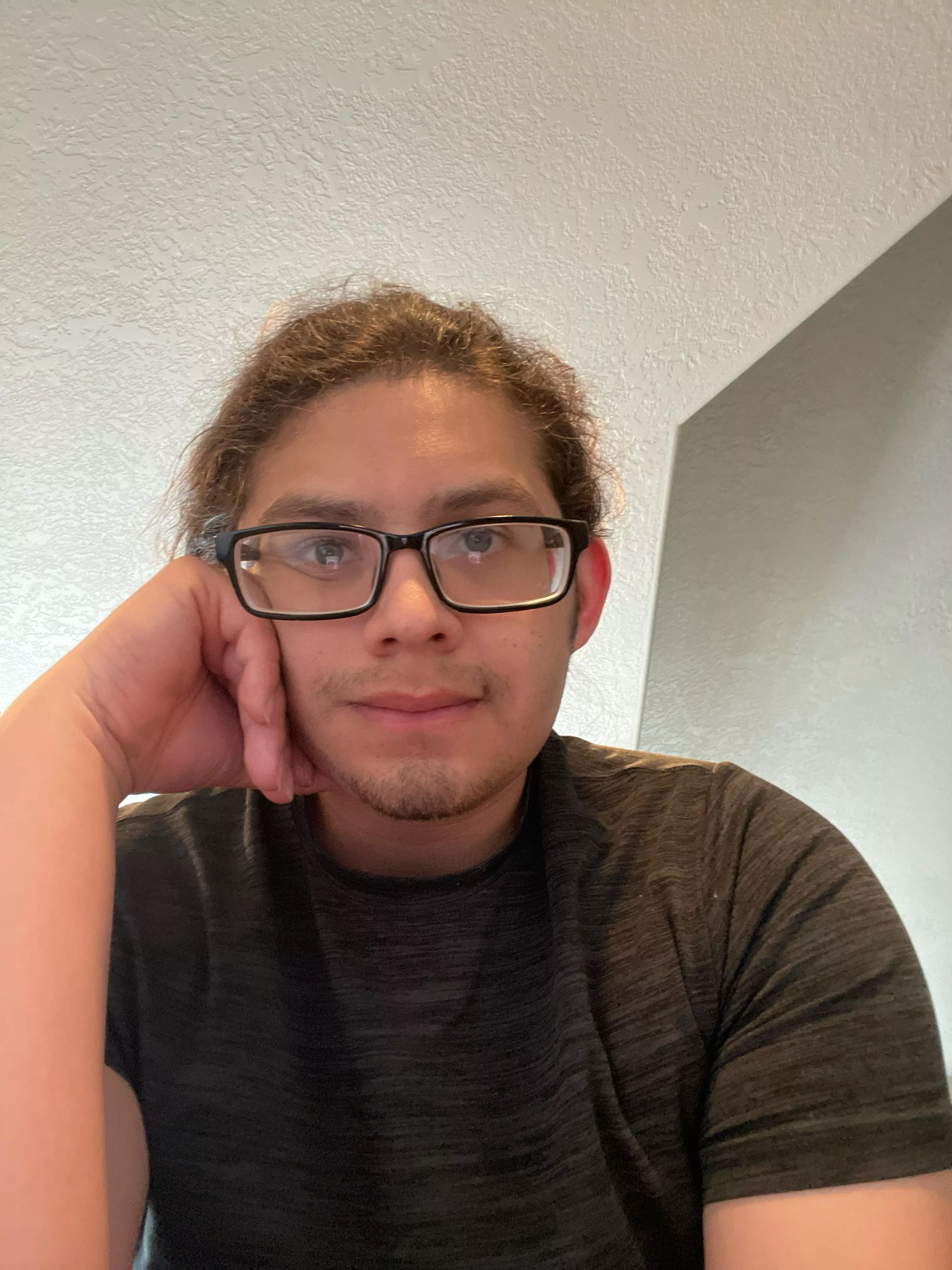 Yall based off the image below what do u thing my fursona is? posted by Furry-Internal-2099