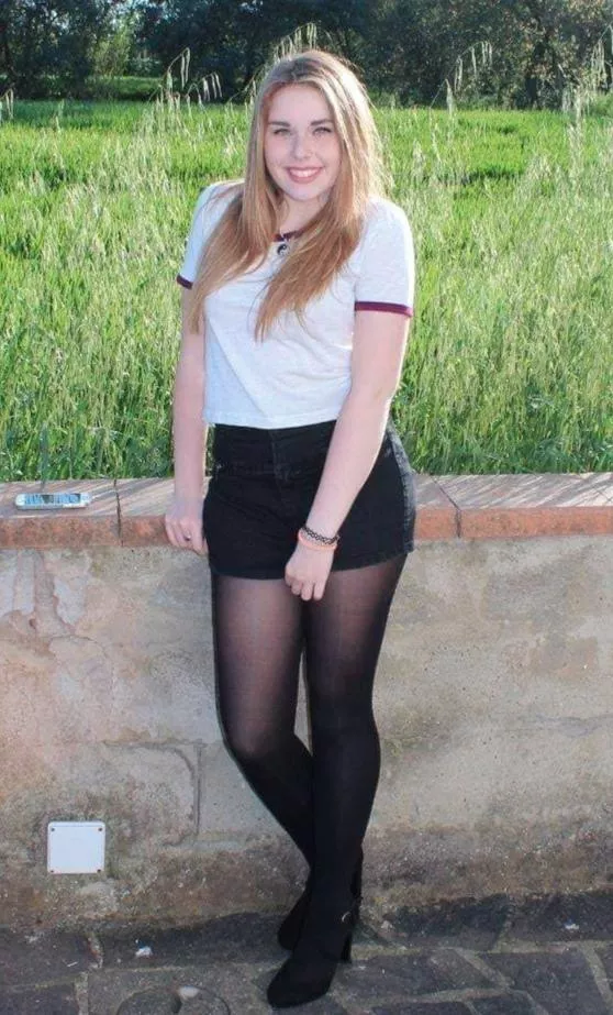 A smile to brighten up your day  posted by pretty_women_lover