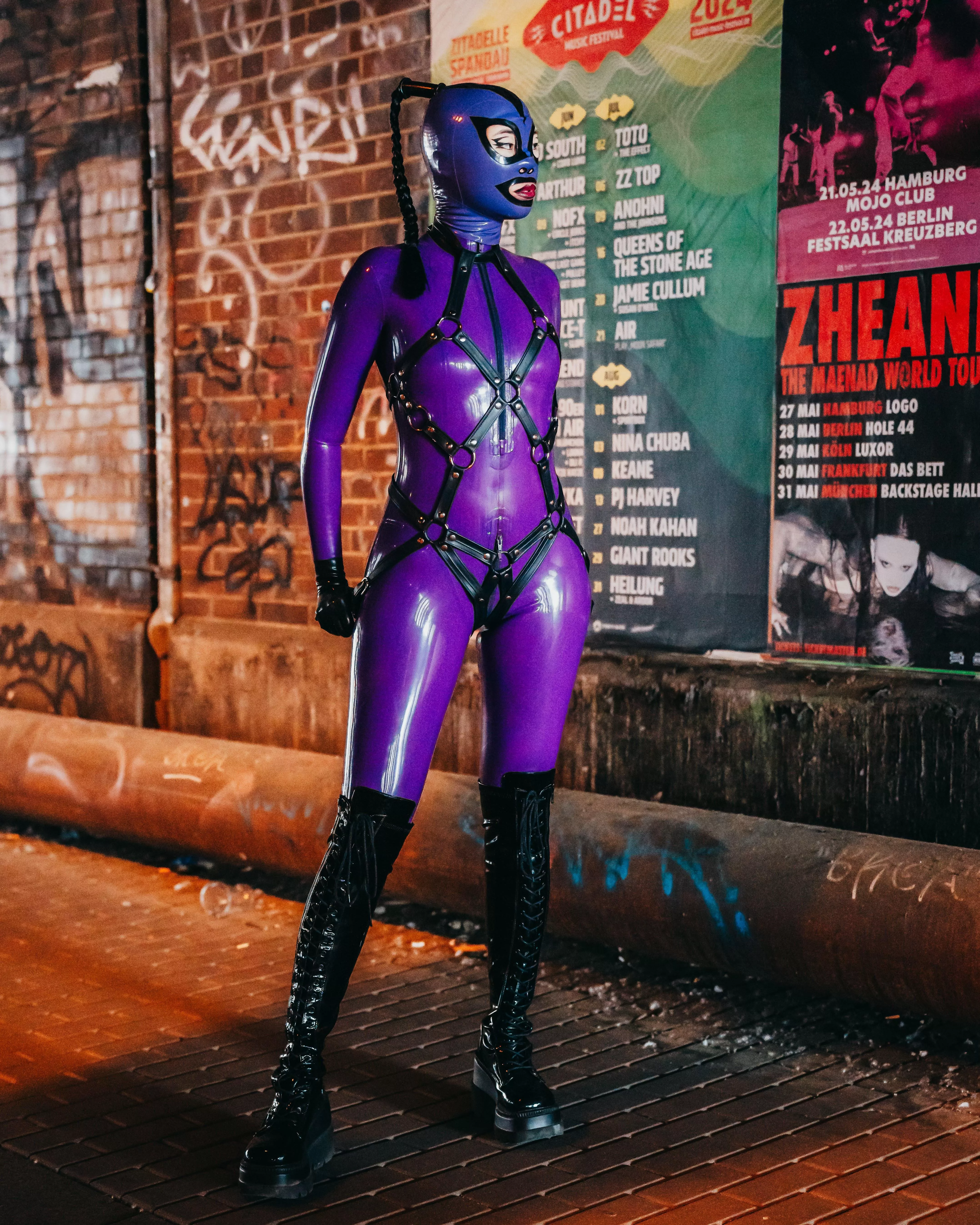 📍 Berlin  posted by latex-desire