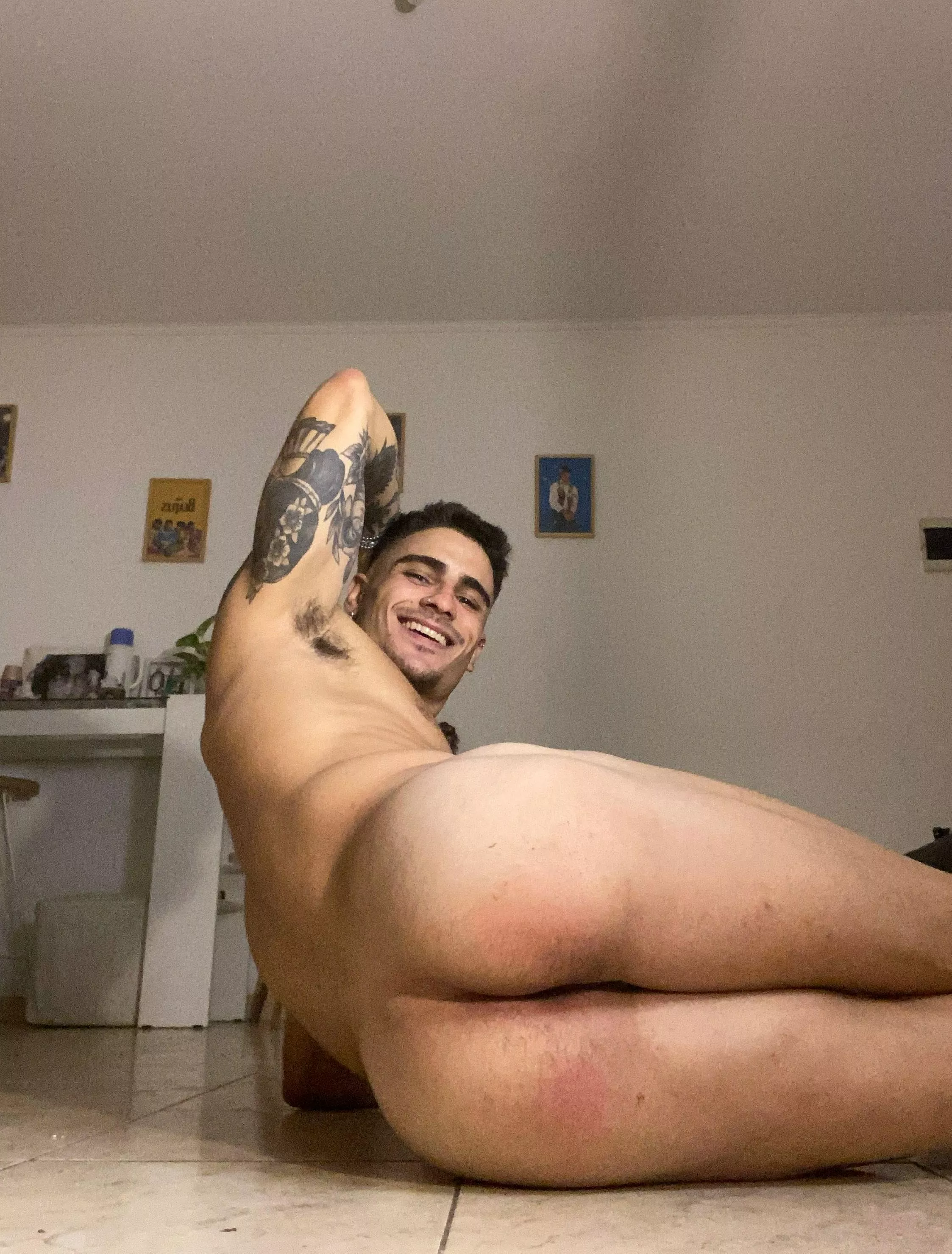 Can you handle seeing my ass in your face? posted by OliverKinggxoxo