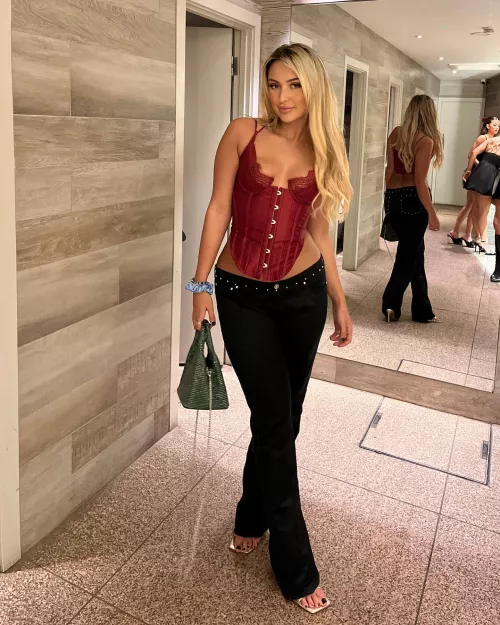 Can you rate my outfit from 1-10? Honest ratings only.... by Educational-Win6082