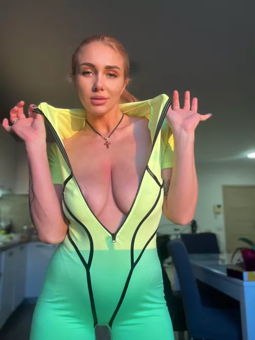 Dive into these beautiful peaches  by goepibypeper