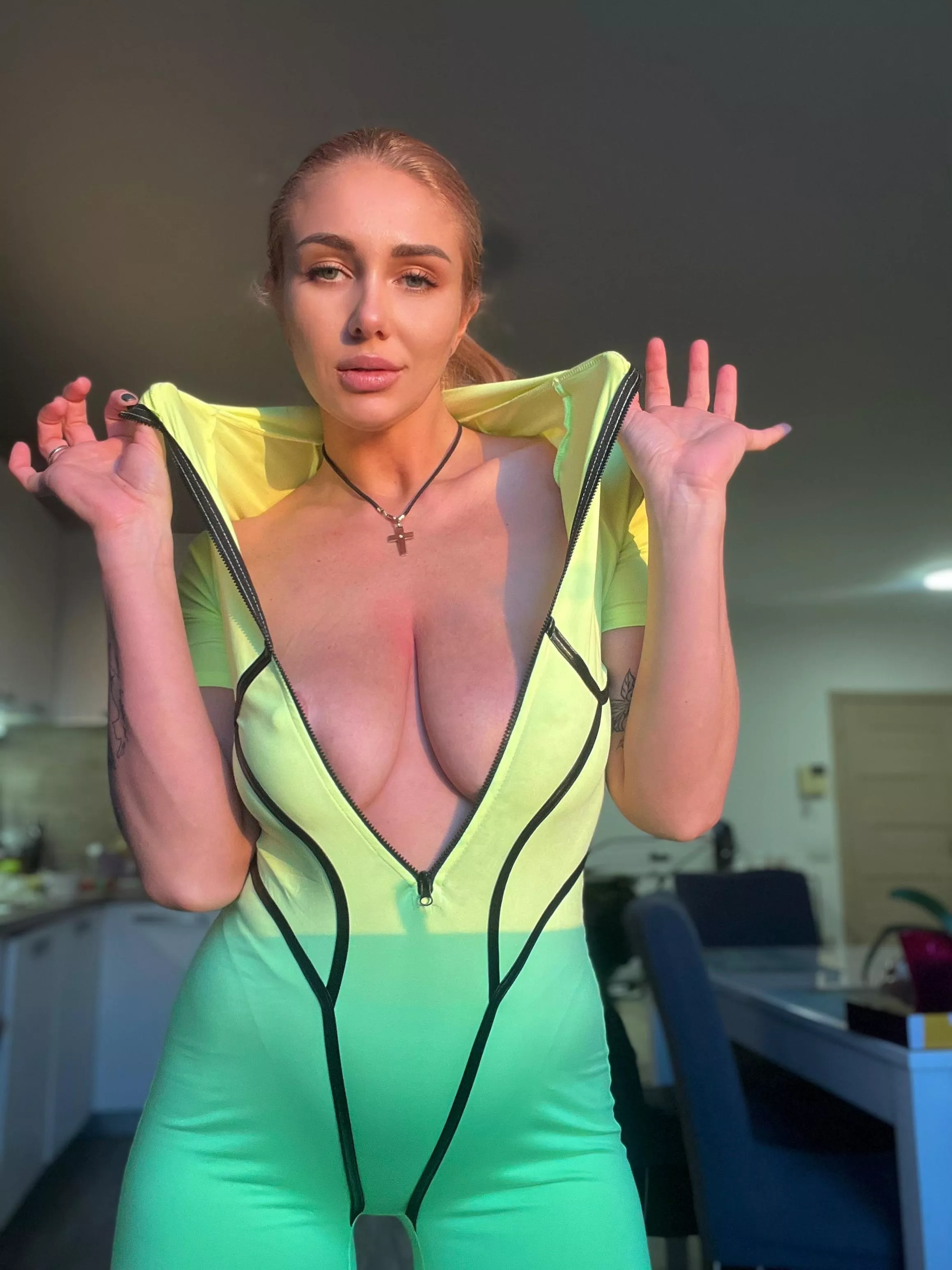 Dive into these beautiful peaches  posted by goepibypeper