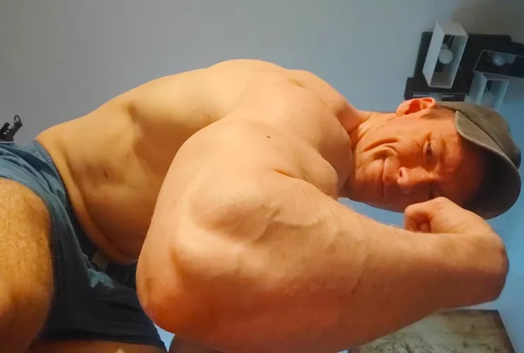 Got the veins to pop a little bit by GODJADEN