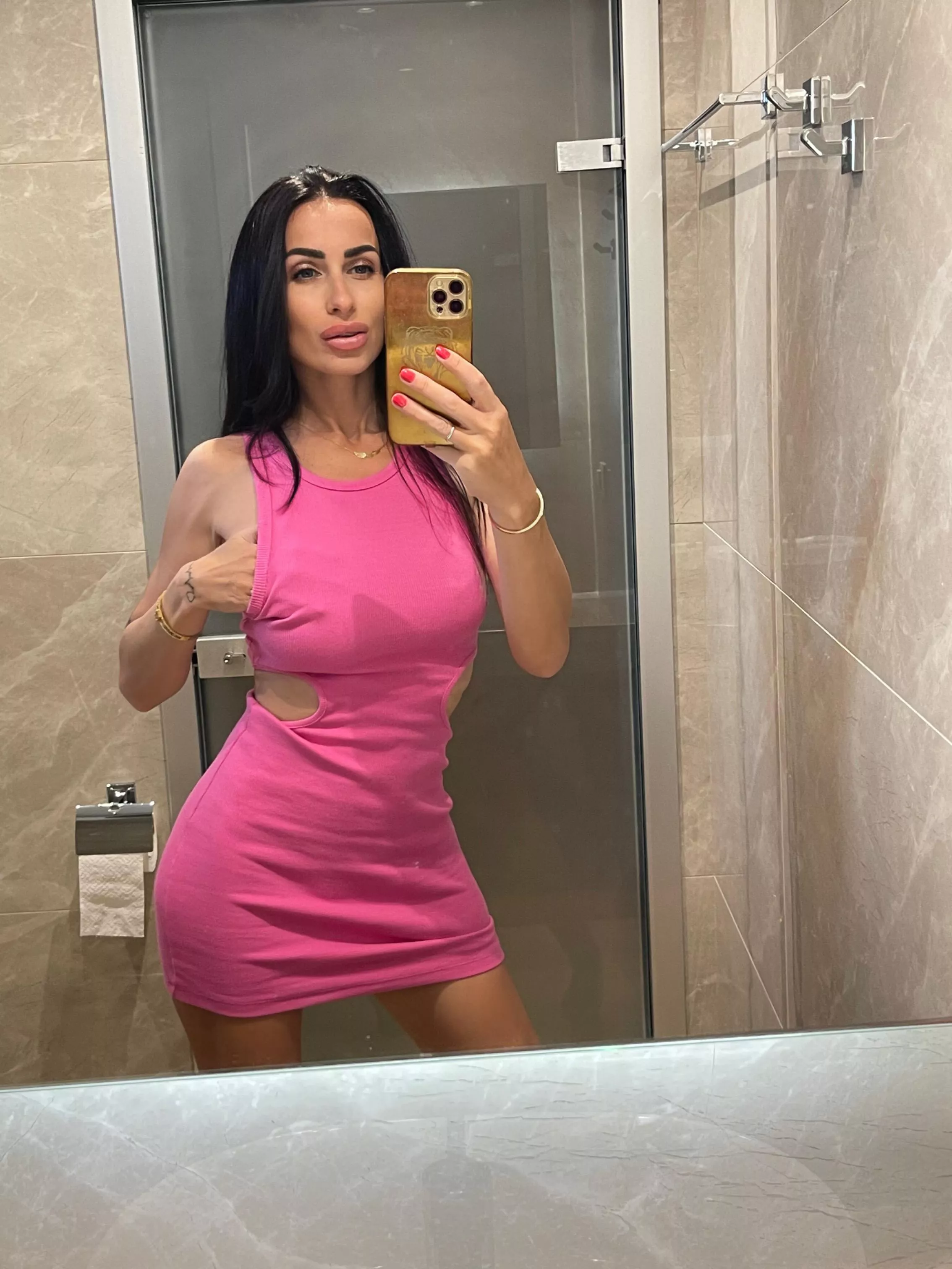 Hot in a dress  posted by letolicompa