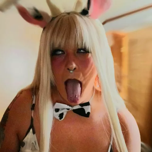 hucow needs a farm hand to help out in the barn by KittyPoundcakes