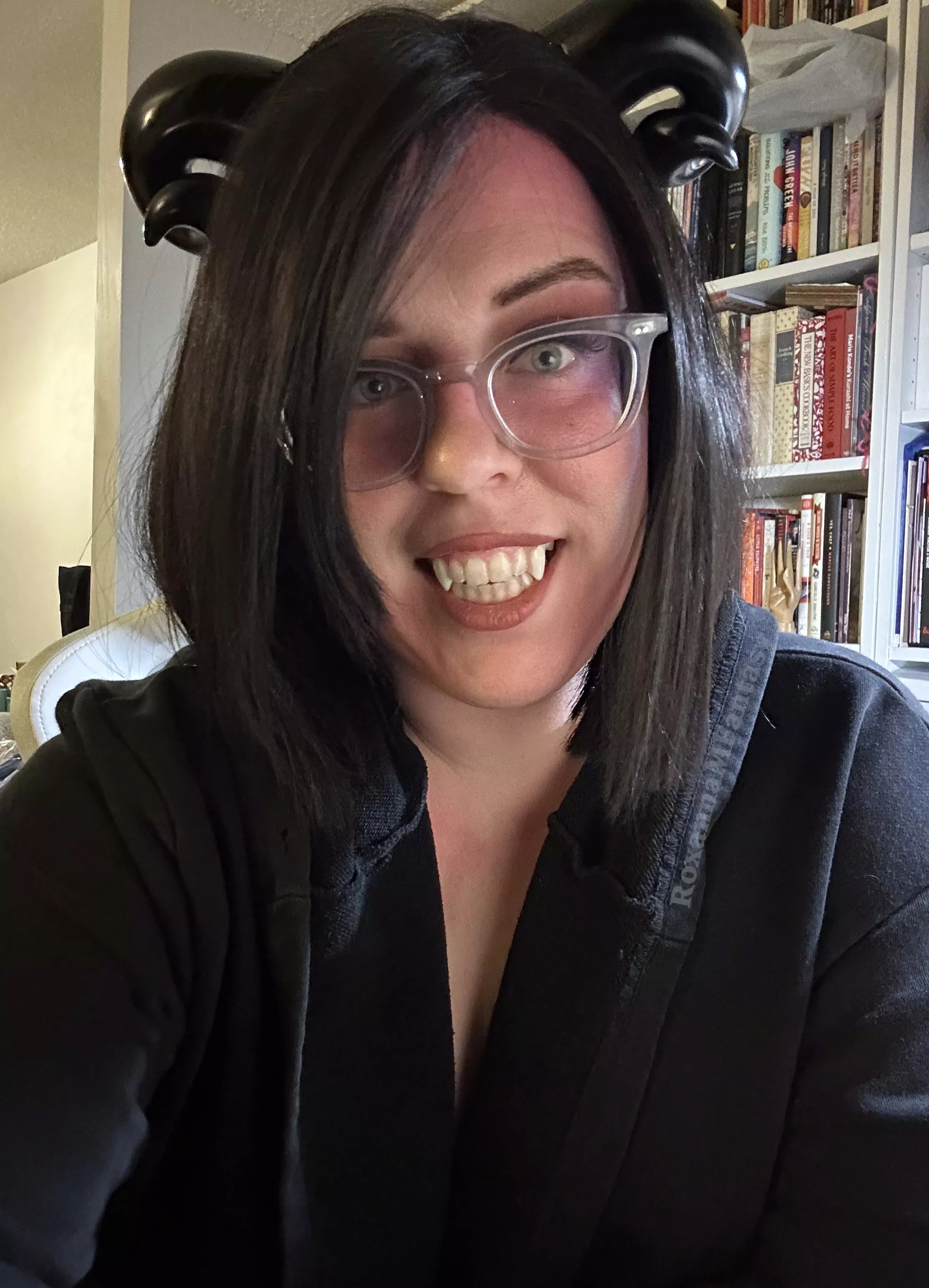 I like a smile with a little fang posted by RoxannaMFantasy