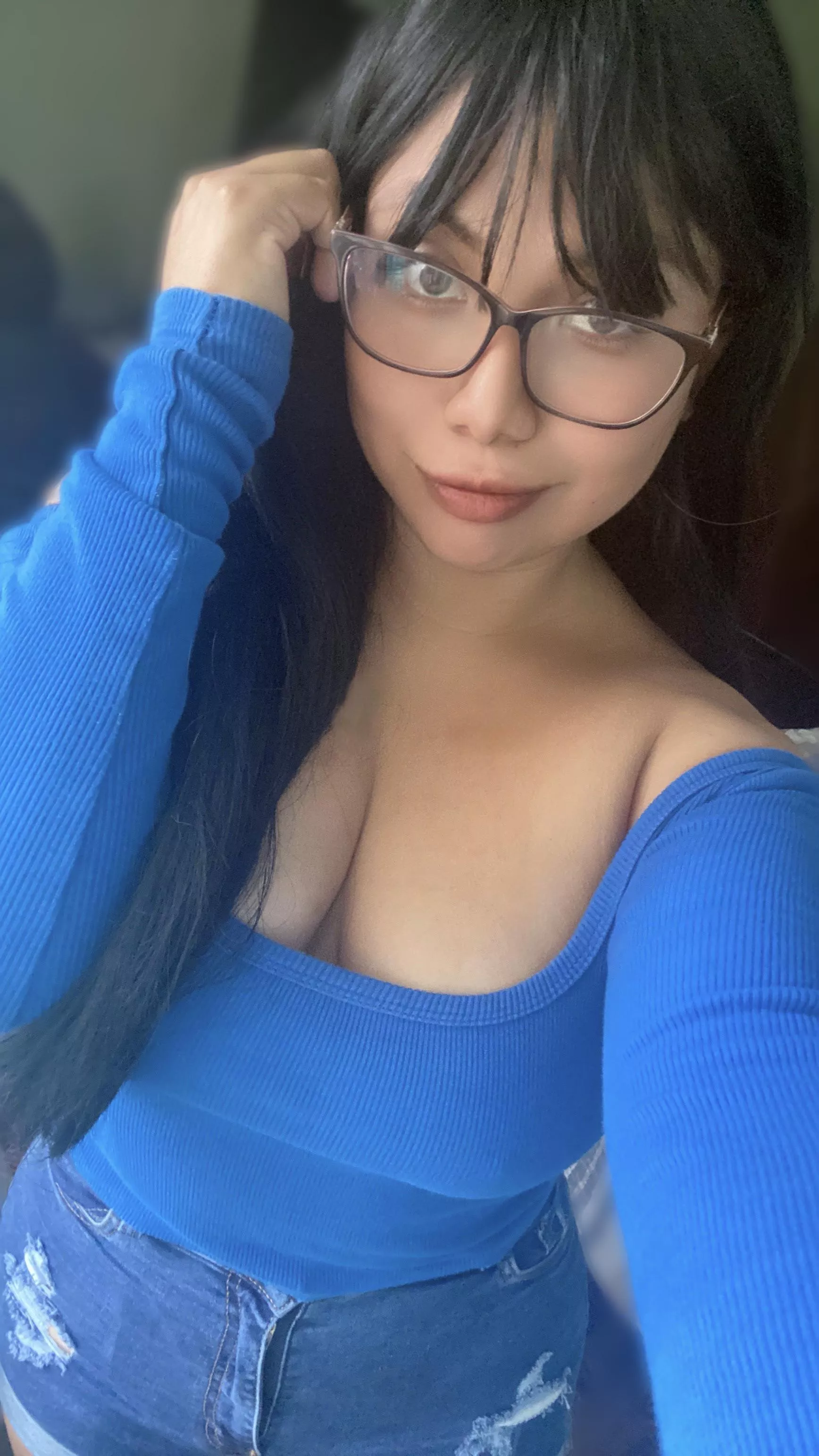 Let’s do a stare contest! Loser invites lunch today :P posted by SexyAzucena