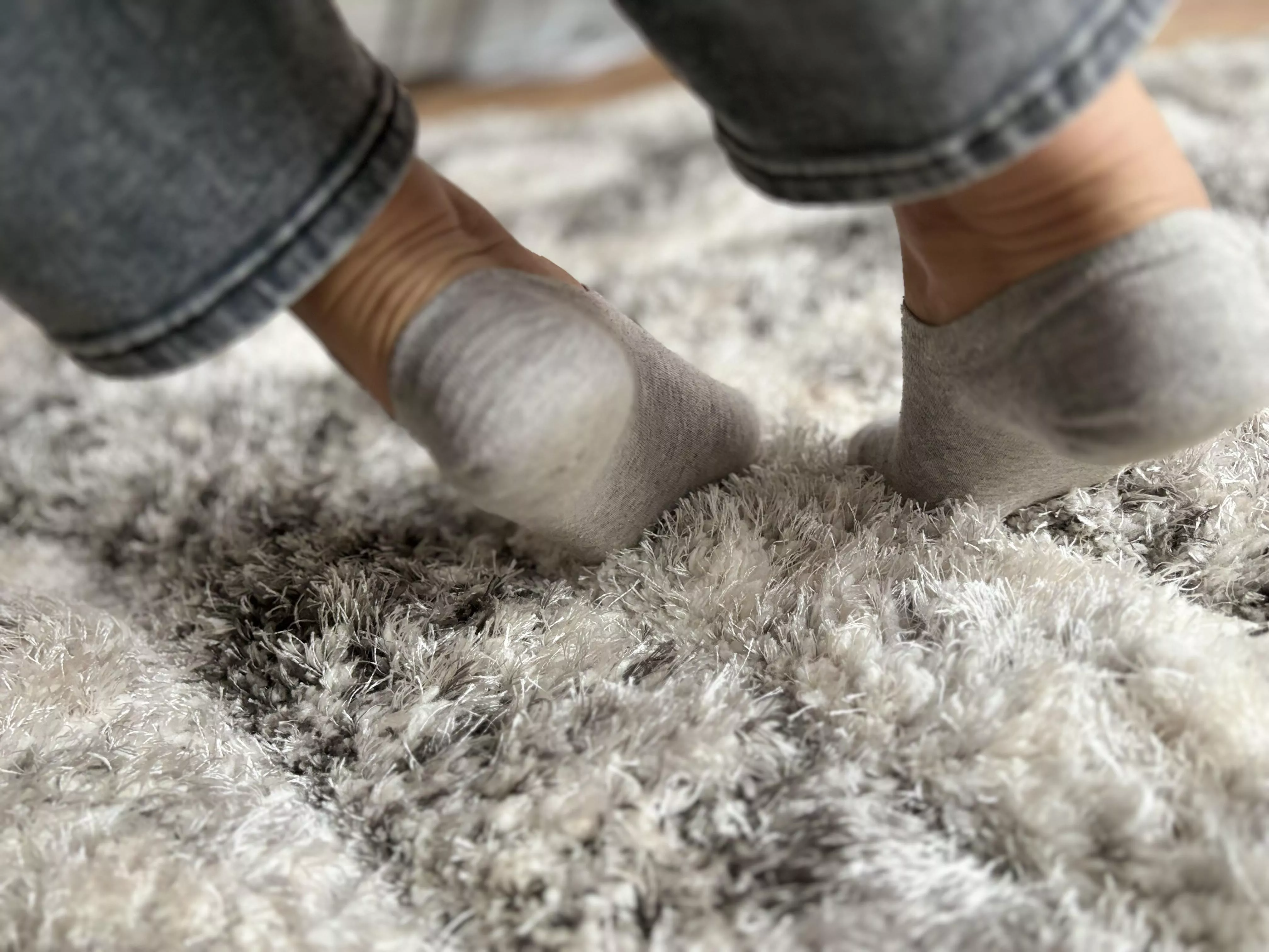 Lick the wrinkles behind my ankles please  posted by aqwa_audra