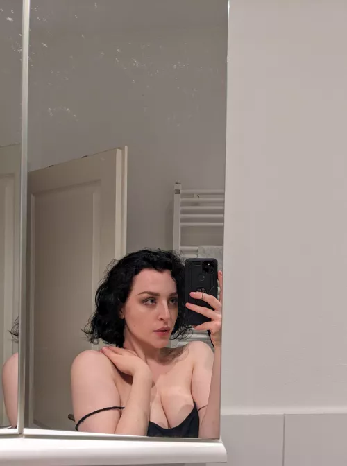 Mirror, mirror on the wall, who's the fairest of them all? by quinnlinden