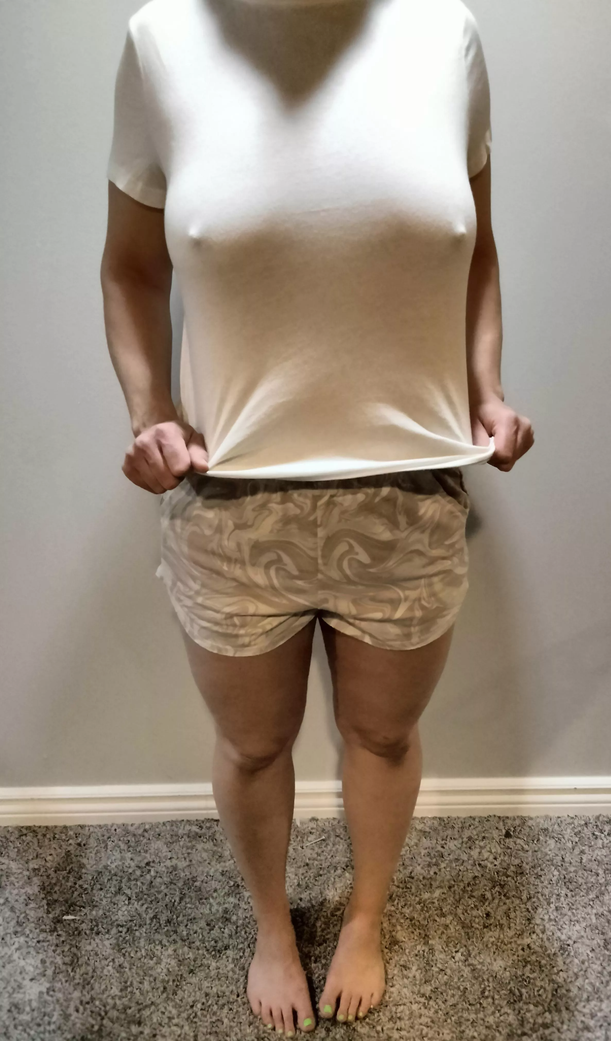 Mom with natural 36DDD boobs posted by barefootbangwifey