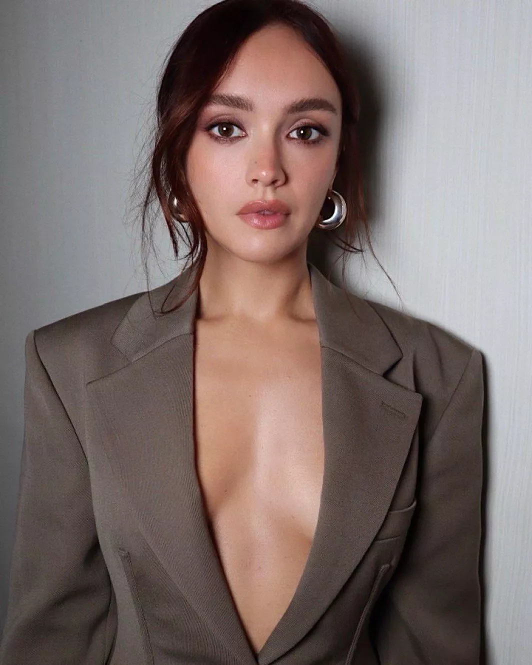 Olivia Cooke [IRTR] posted by FriendlyNeighbor2424