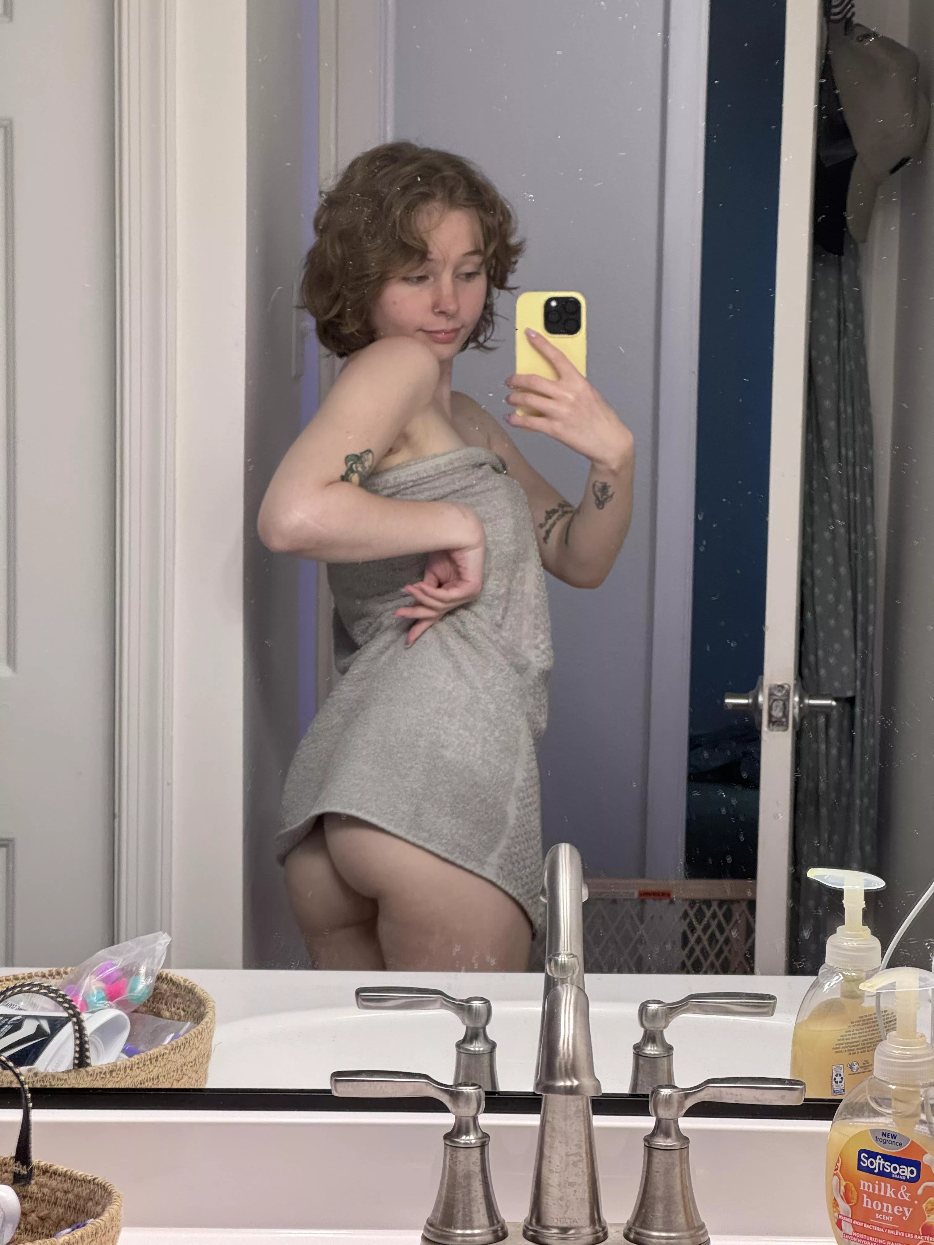 Peekaboo posted by 6crotum