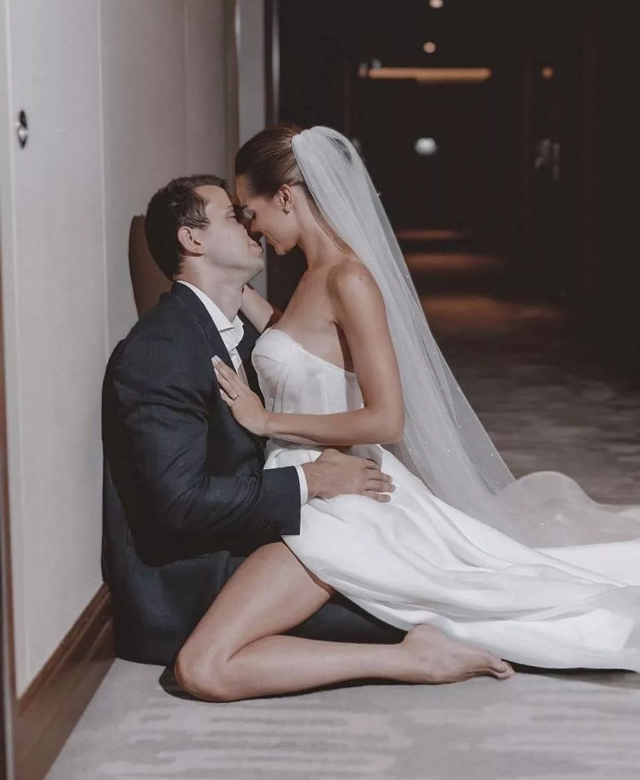 When you can’t wait to get to the room posted by yalwaysme_