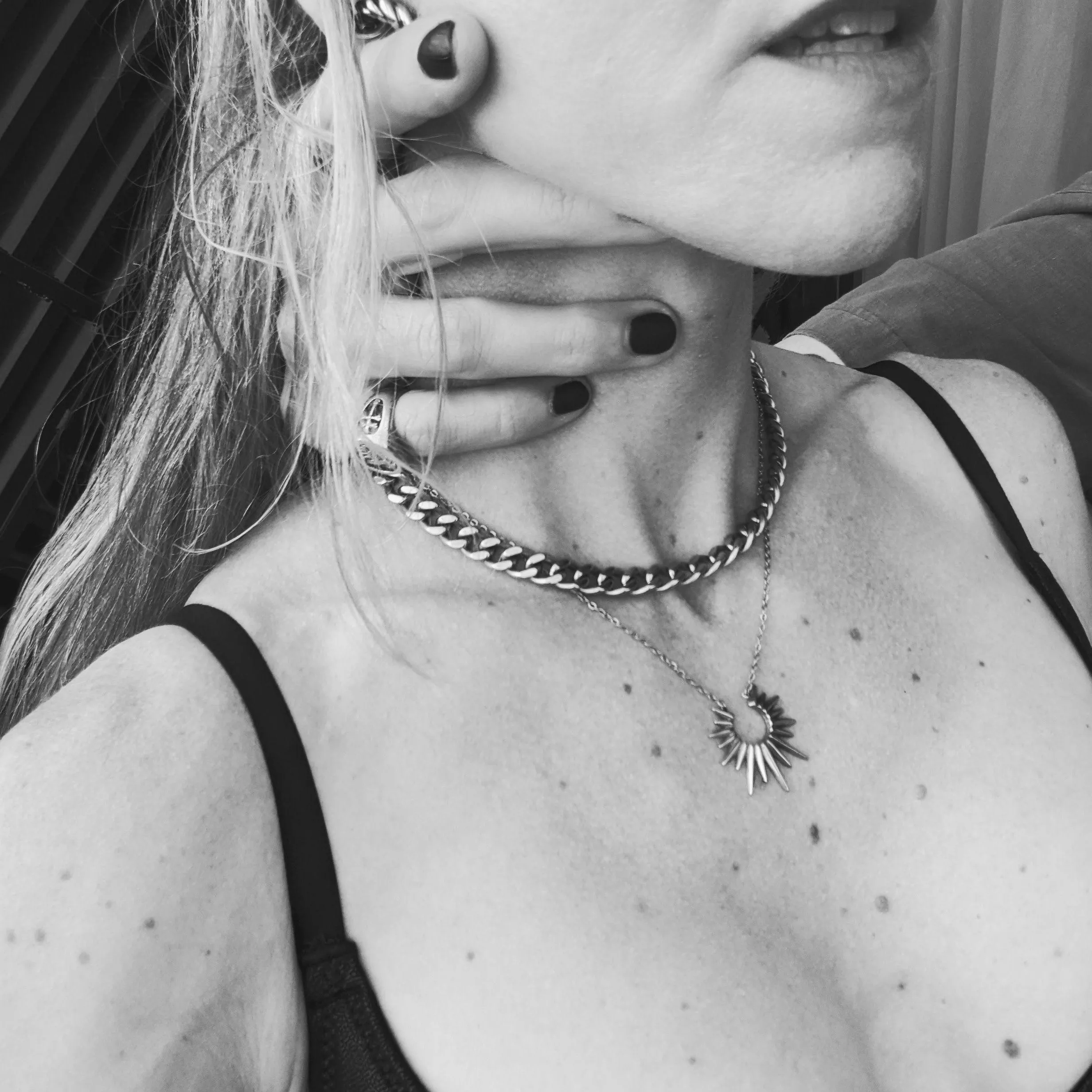 Being grabbed by the back of the neck in public is *chef's kiss* posted by LiftsNLingerie