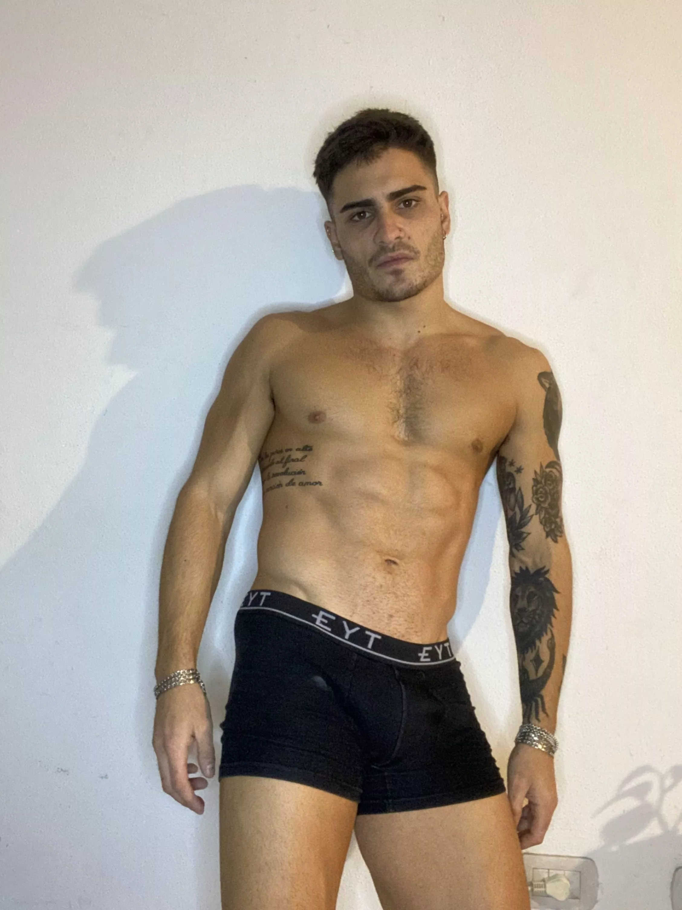 Bet you want to see what's below the abs posted by OliverKinggxoxo