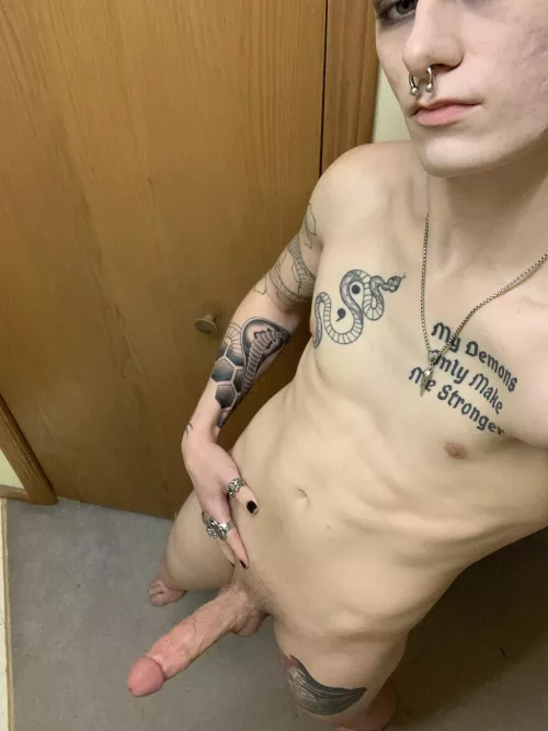 Can a goth guy give you some dick? by PaytonTallSlim