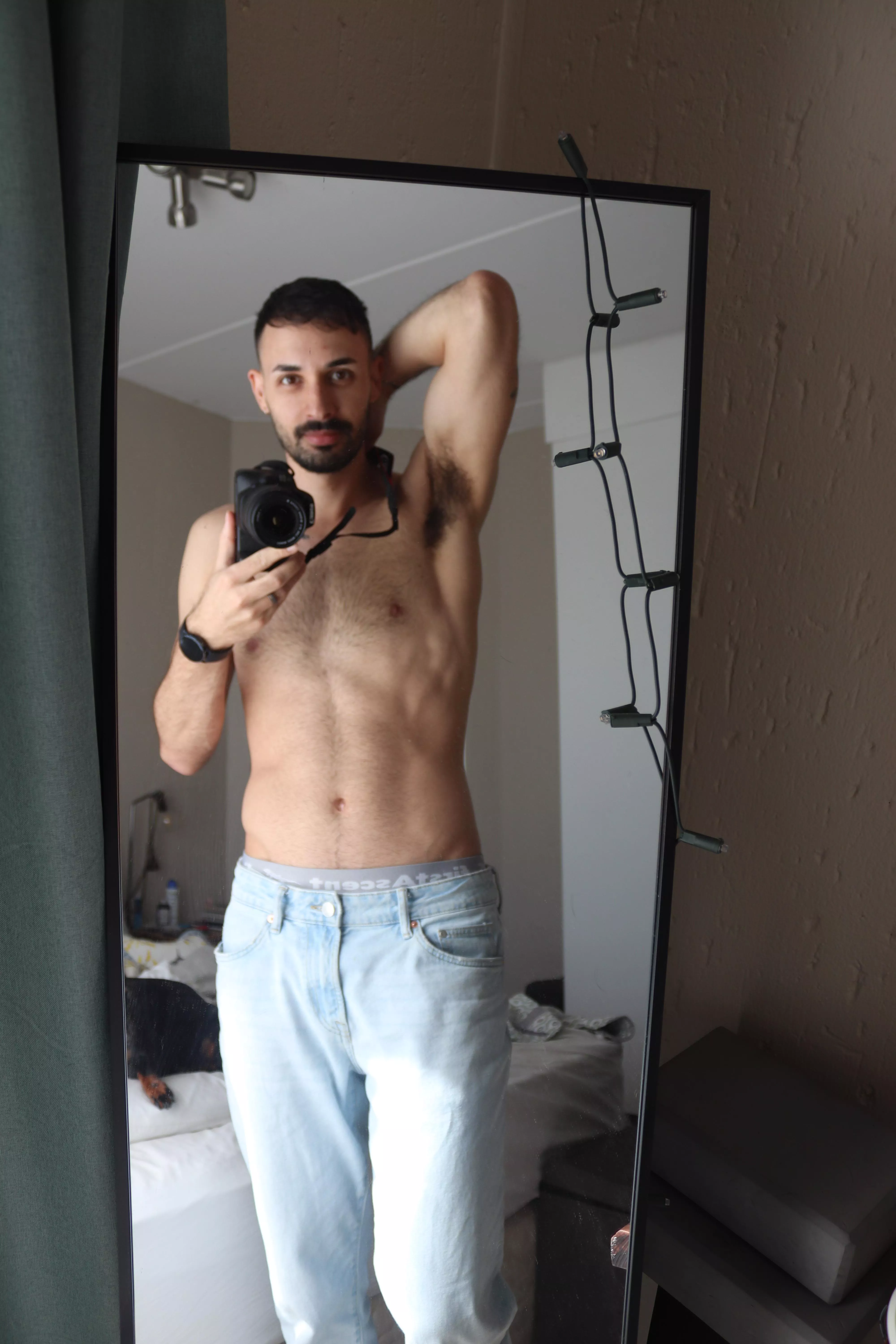 Do you like my armpits? posted by janlompot94