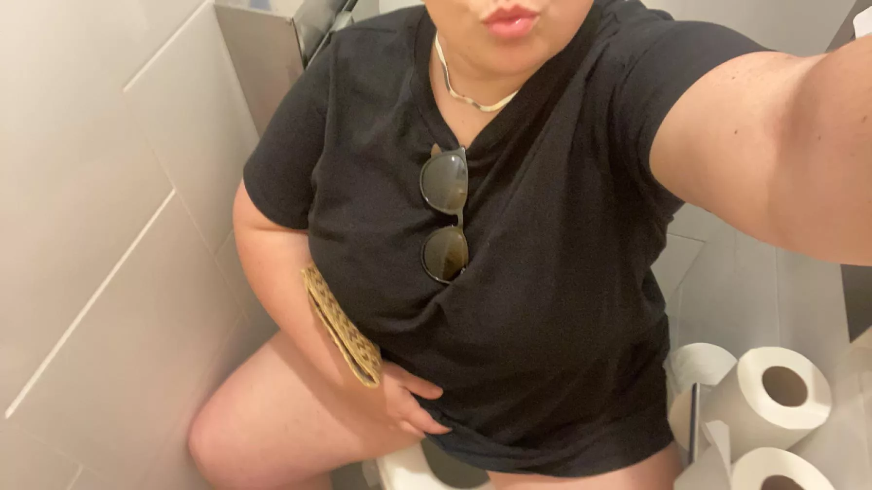 Get under my dress posted by ElectricEclectic69