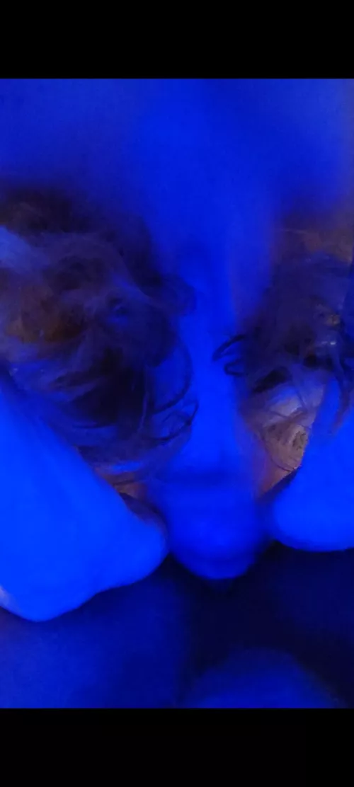 Getting a good deep tonguing by jayiver