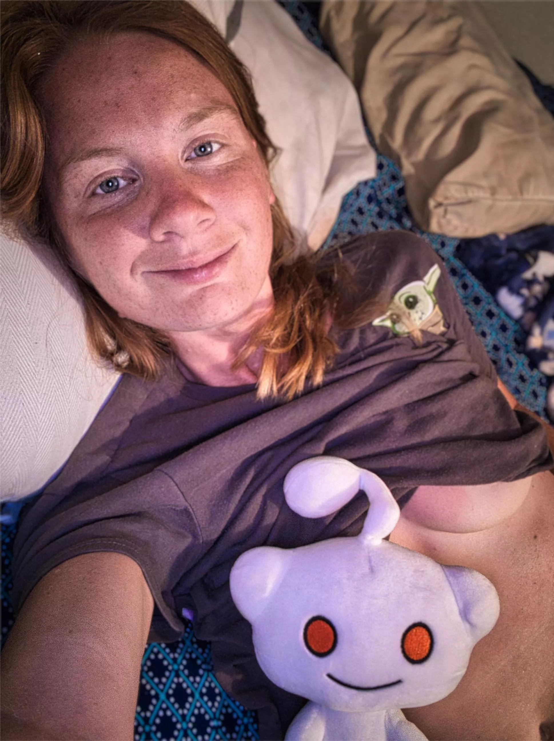 How do you imagine our first kiss?💏 posted by Redlilyrose