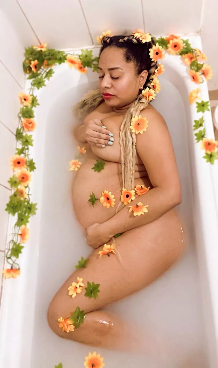 My beautiful body wishes you a happy night and dream of me🤫 posted by caramelo_tentacion