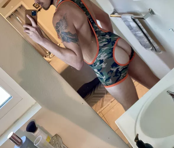 New singlet 😈🍑 by plantdaddy95