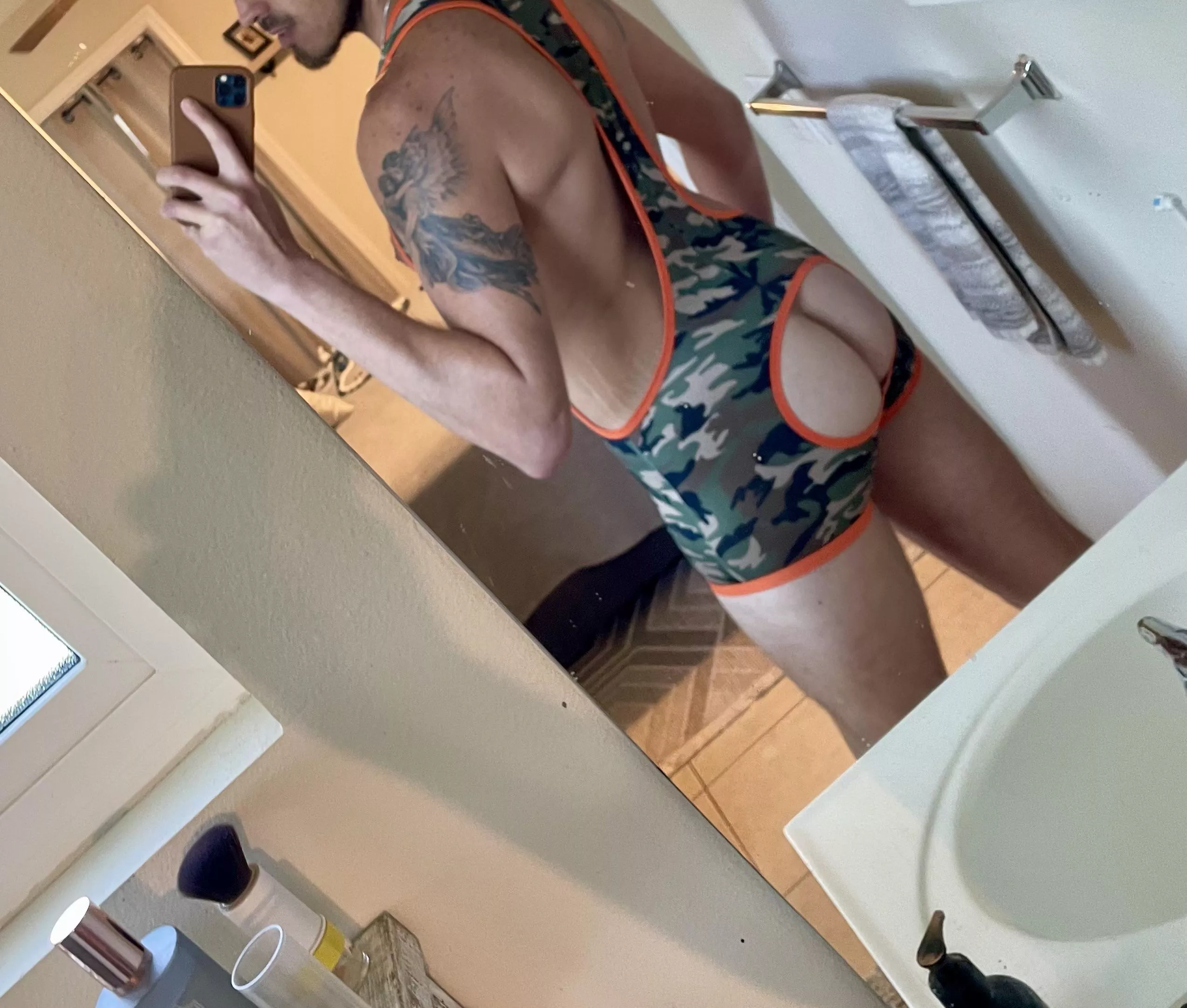 New singlet 😈🍑 posted by plantdaddy95