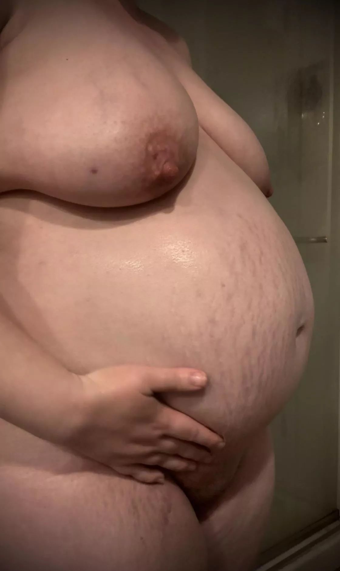 Oiled up bump posted by CurvyMamasFeet