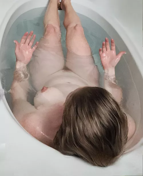 Relaxing bath by dirty_blonde_25