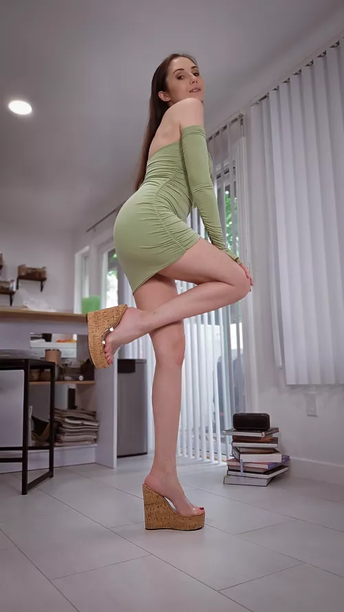 Short tight dress looking good with my legs by Federika_Feel